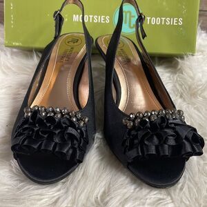 MOOTSIES TOOTSIES Mogiver Peep Toe Embellished Black Slingback Sandals SZ 6 1/2